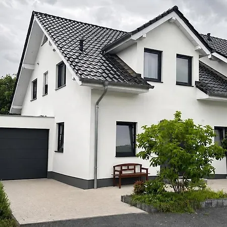 Haus Mit Garten In Der Naehe Rhein Und Flughafen Prázdninový dům Kolín nad Rýnem